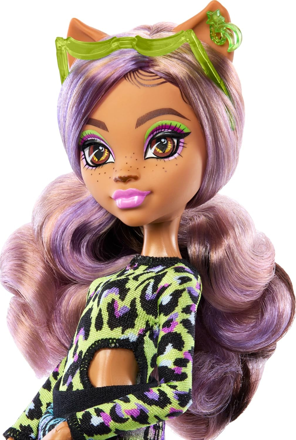 Poupée Monster High Scare Adise Island Clawdeen Wolf avec maillot de bain, bas de jogging et accessoires de plage tels que visière, bouteille d'eau et livre