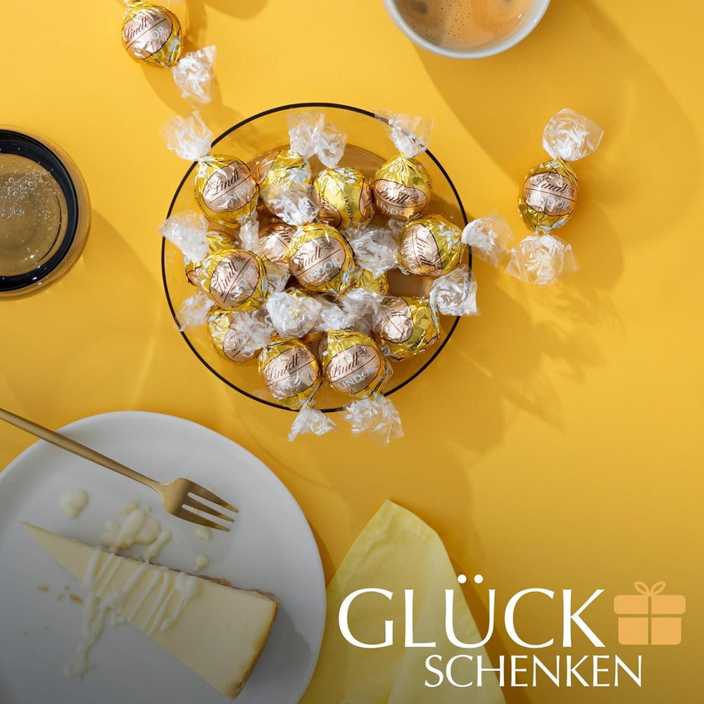 Chocolat Lindt | Sac à gâteau au fromage LINDOR | 1 kg | 80 boules de chocolat au lait blanc fourrées au cheesecake fondant | Cadeau de chocolat à partager