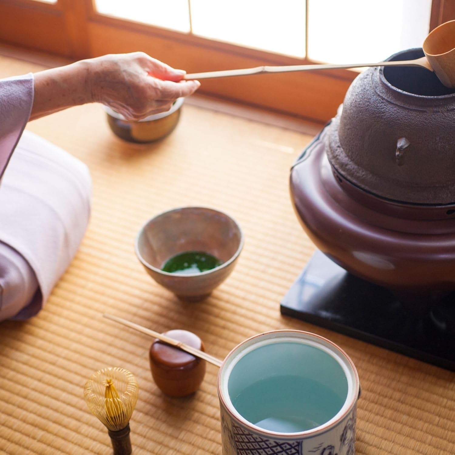 Ceai Sakura Matcha 50 g – de calitate ceremonială din Japonia – ceai verde premium cu pudră de flori de sakura – prima recoltă, măcinat cu piatră, vegan, fără aditivi