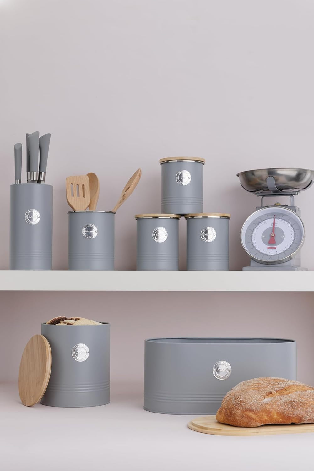 Collection LIVING, pot à biscuits avec couvercle | gris pastel | Boîte de rangement pour biscuits de 3,4 L | pot à biscuits en acier avec couvercle | Bocaux de conservation hermétiques en bambou avec couvercles Naty Shop Boîtes de conservation des aliments