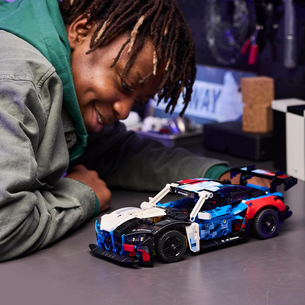 LEGO Technic BMW M4 GT3 EVO Race Car - Modellbausatz mit V6-Motor, Steering & Open Doors - Cadeau de jeu pour les garçons de 11 ans et jeunes fans de sport automobile - 42226