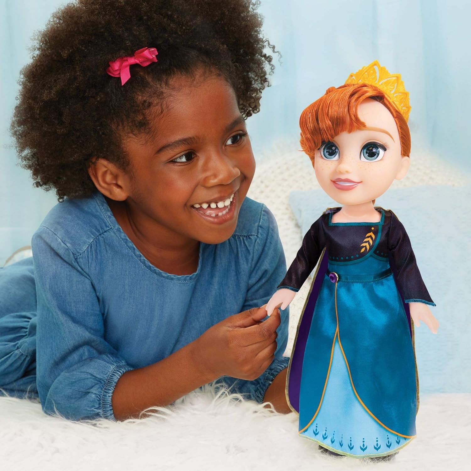 Poupée Anna Disney La Reine des Neiges 2 - une poupée articulée de 35 cm de haut dans une robe tendance emblématique avec l'écusson Arendelle et un diadème pour plus de plaisir, pour les filles âgées de 3 ans et plus