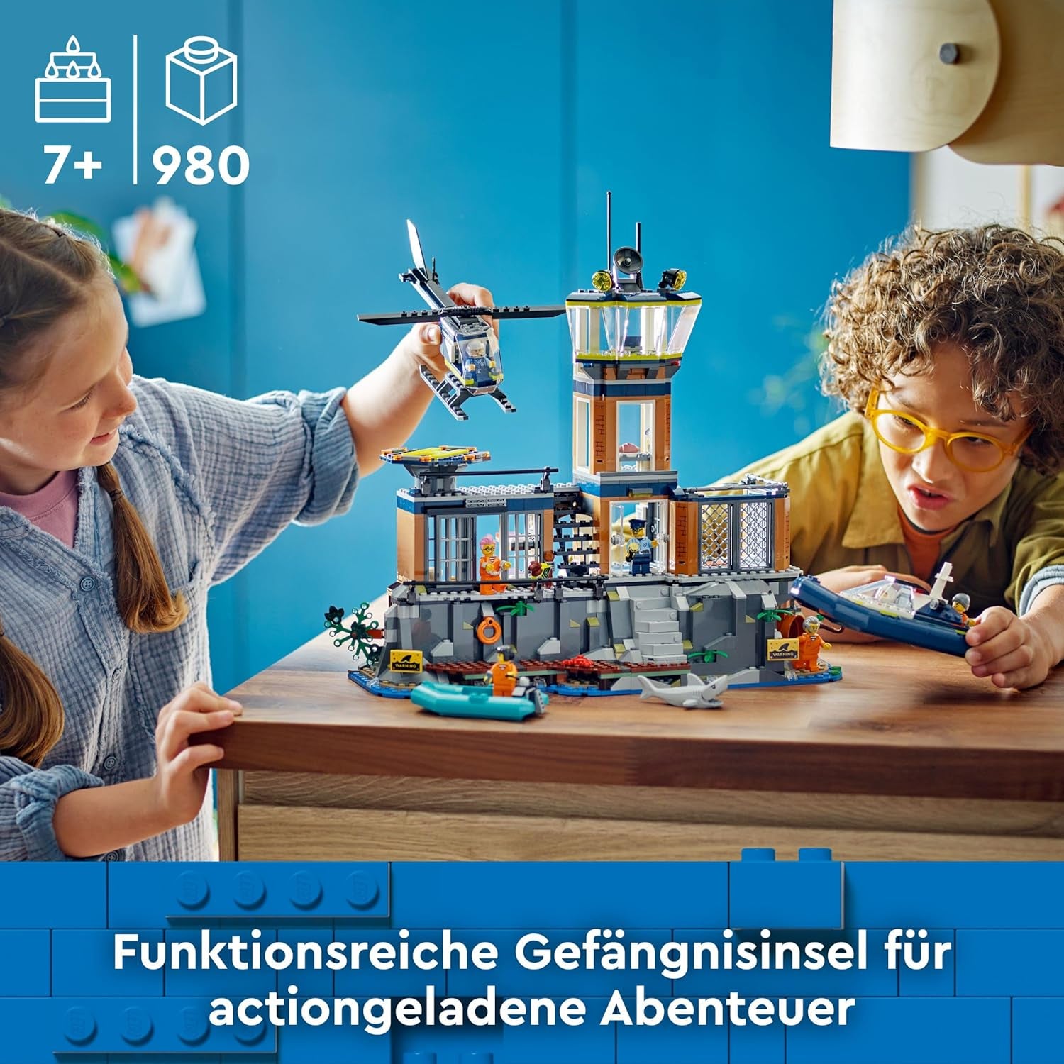 LEGO City Poste de police sur l'île-prison, jouet de police avec hélicoptère, botte et Hai, ensemble avec 7 figurines et chien, cadeau d'anniversaire pour garçons et filles à partir de 7 ans 60419
