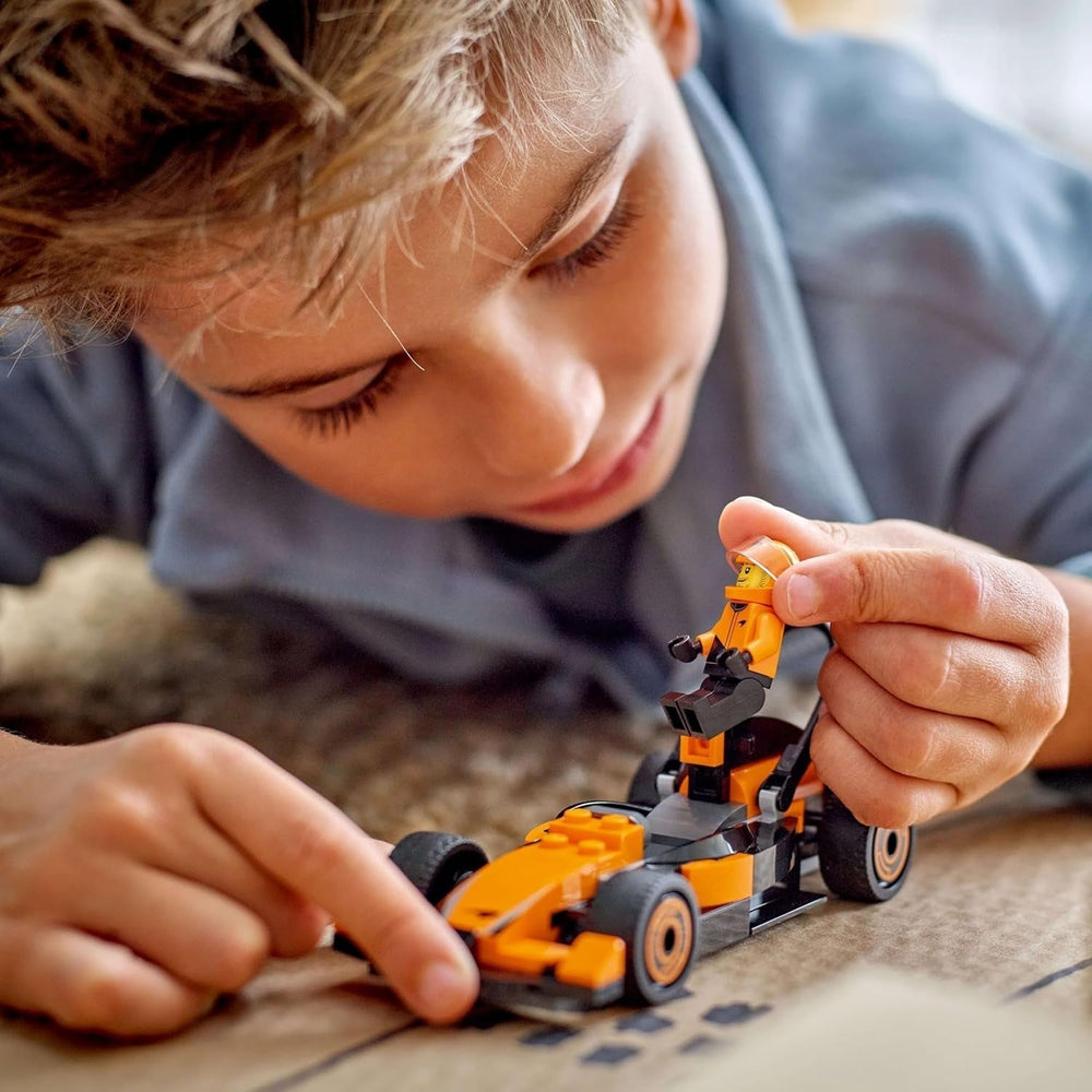 LEGO City F1 Racer avec voiture de course Mclaren - Modèle de jouet de Formule 1 avec voiture de course et figurine - petit cadeau pour garçons et filles à partir de 6 ans ou fans de sports mécaniques 60442 Jeux de construction Besuche den LEGO-Store