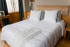 COLAS NORMAND Couette anti-acariens et antibactérienne, légère, 200 X 200 cm, effet longue durée, hygiène parfaite, microfibre, douce et confortable, lavable, française, blanc 53130248 Naty Shop Couettes et Couettes