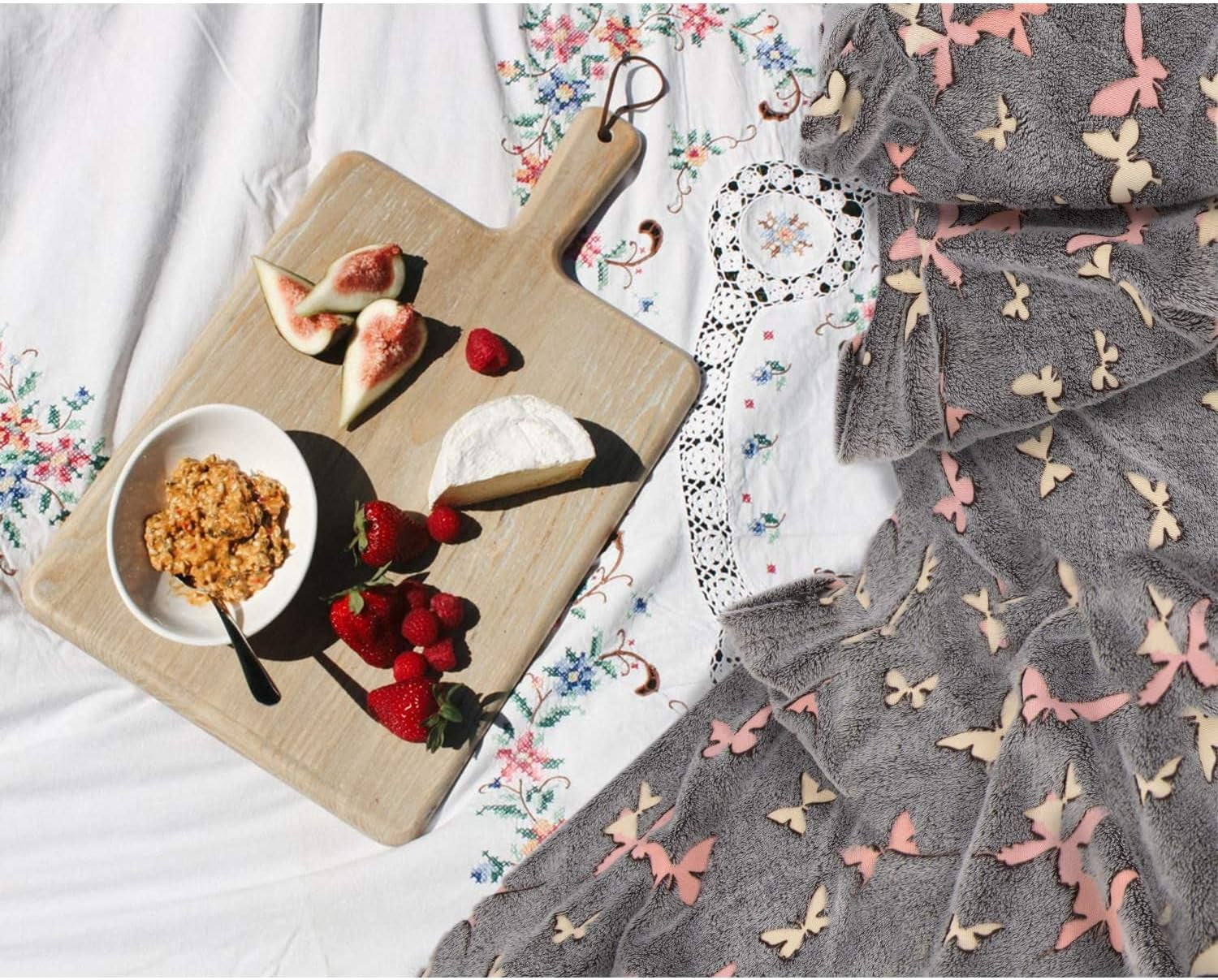 Kanguru Glow Couvre-lit qui brille dans la nuit Couverture papillon Couverture douce 130 x 150 cm Couvre-lit lumineux pour canapé. Couverture pour enfants Glow in the Dark, gris Lits et couvertures Besuche den Kanguru-Store