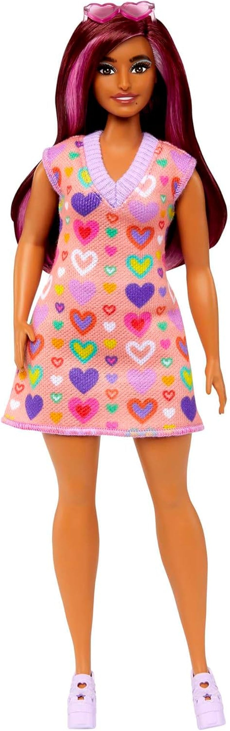 Barbie Fashionistas # 207 - Poupée avec pull-over, couleur rose, vêtements pour hommes, lunettes, plateau, chaussures, pour enfants à partir de 3 ans, HJT04