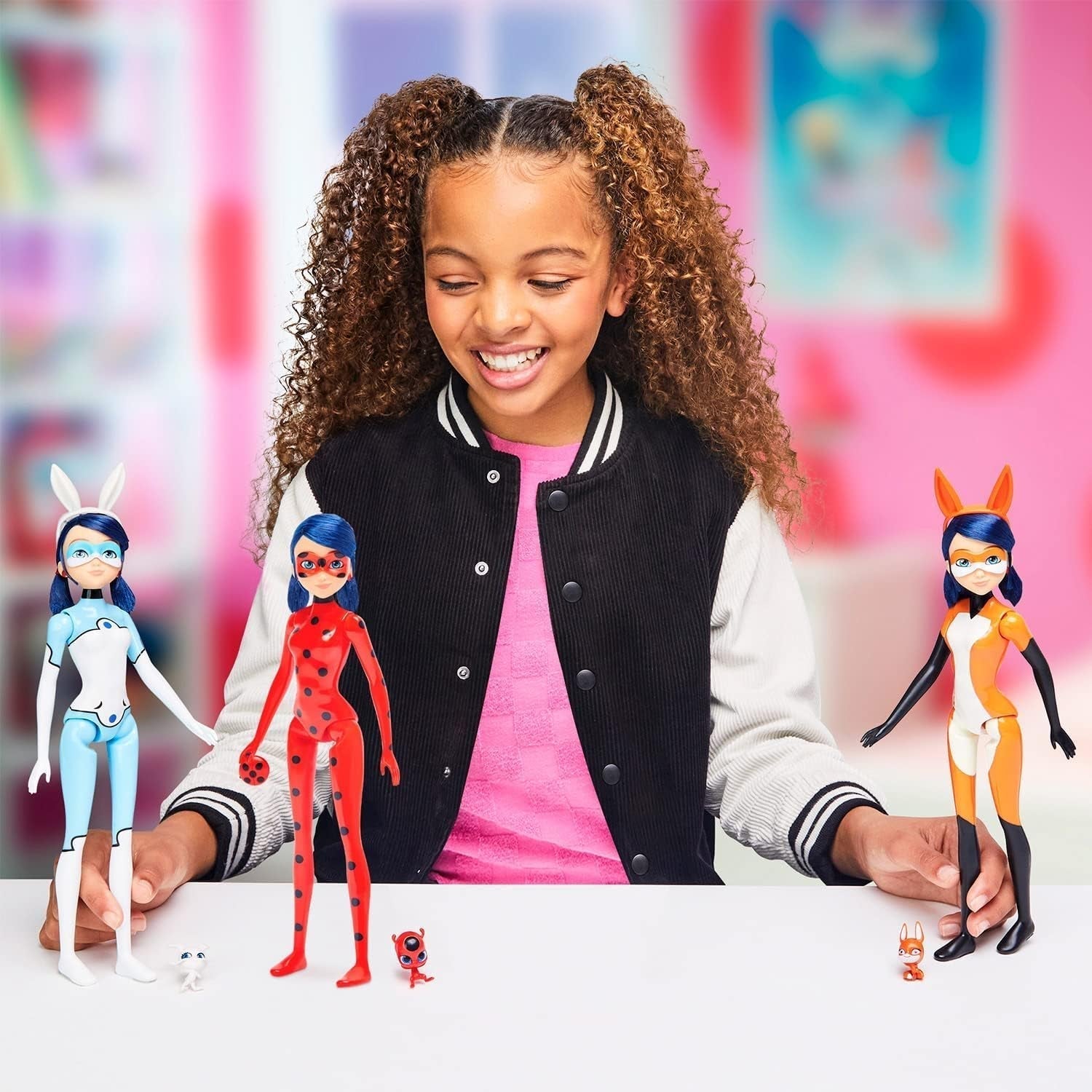 Bandai - Miraculous Ladybug - Doll Marinette Colour Change Surprise - Păpușă articulată Miraculous, 26 Cm + 3 surprize - Model aleatoriu - P50390 Papusi Naty Shop