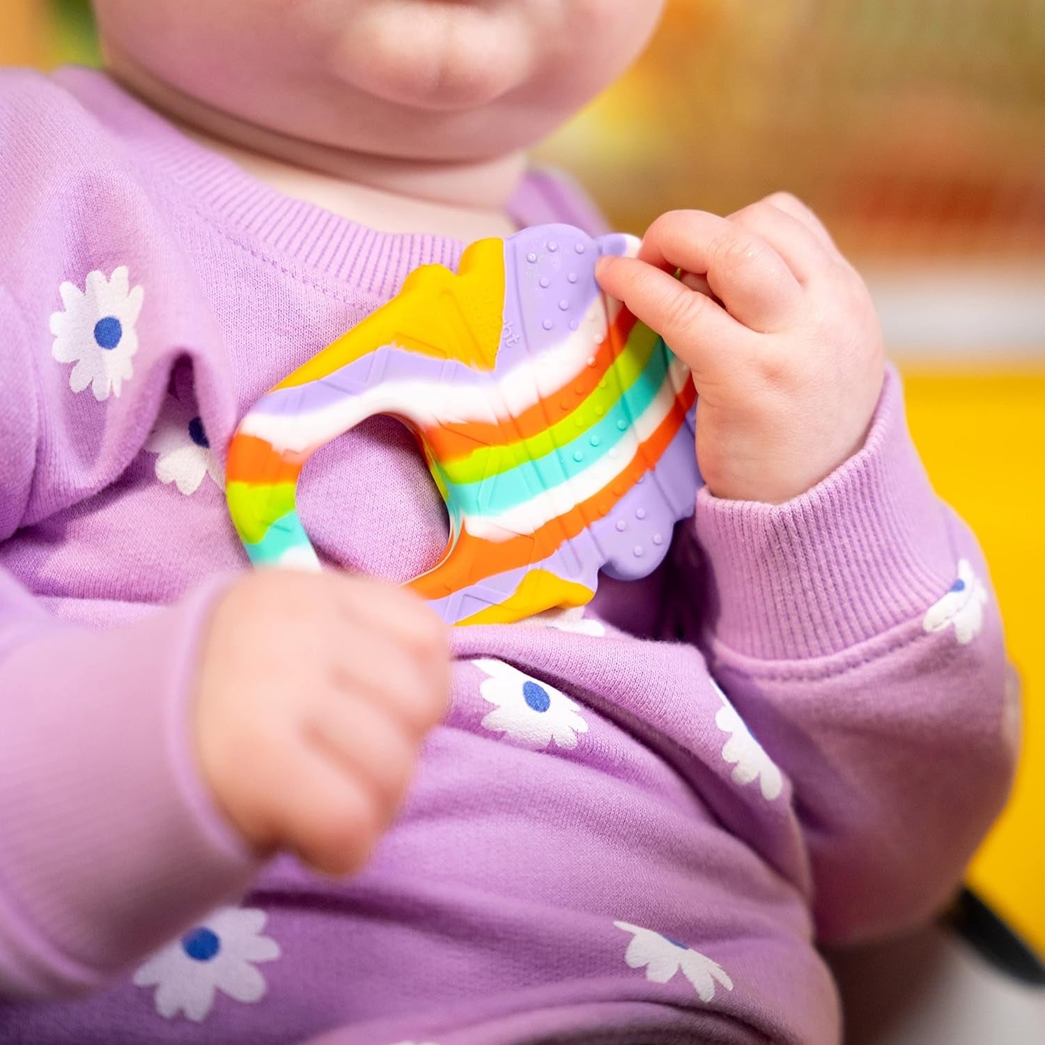 Bright Starts Anneau de dentition en silicone doux et apaisant, cornet de crème glacée facile à saisir, sans BPA, unisexe, 3 mois et plus