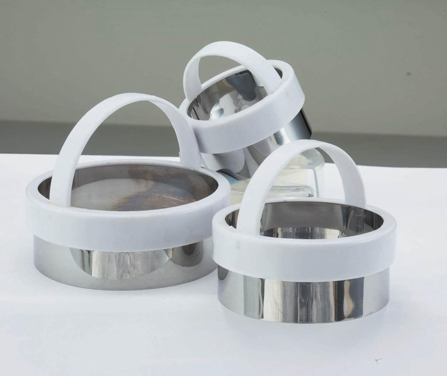 KitchenCraft Emporte-pièces ronds en acier inoxydable avec poignées en plastique, lot de 3 : 5 cm, 6 cm, 7,5 cm, empilables