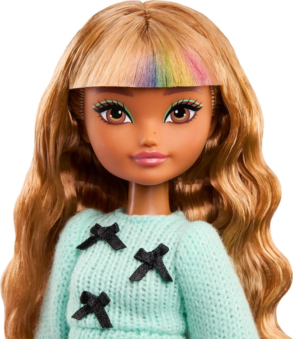 Barbie Dream Besties Poupée et accessoires, poupée mannequin Zia avec arrangements détachables et cheveux bruns ondulés, 7 pièces cheveux et lune, JGG36
