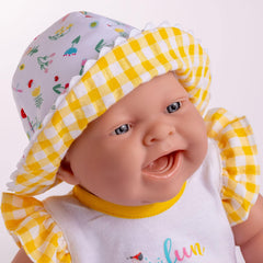 JC Toys - Poupée Lola Lemon Twist, 36 cm, vinyle souple, visage souriant, poupée assise, vêtements avec Vichy et sandales, filles, 2 ans