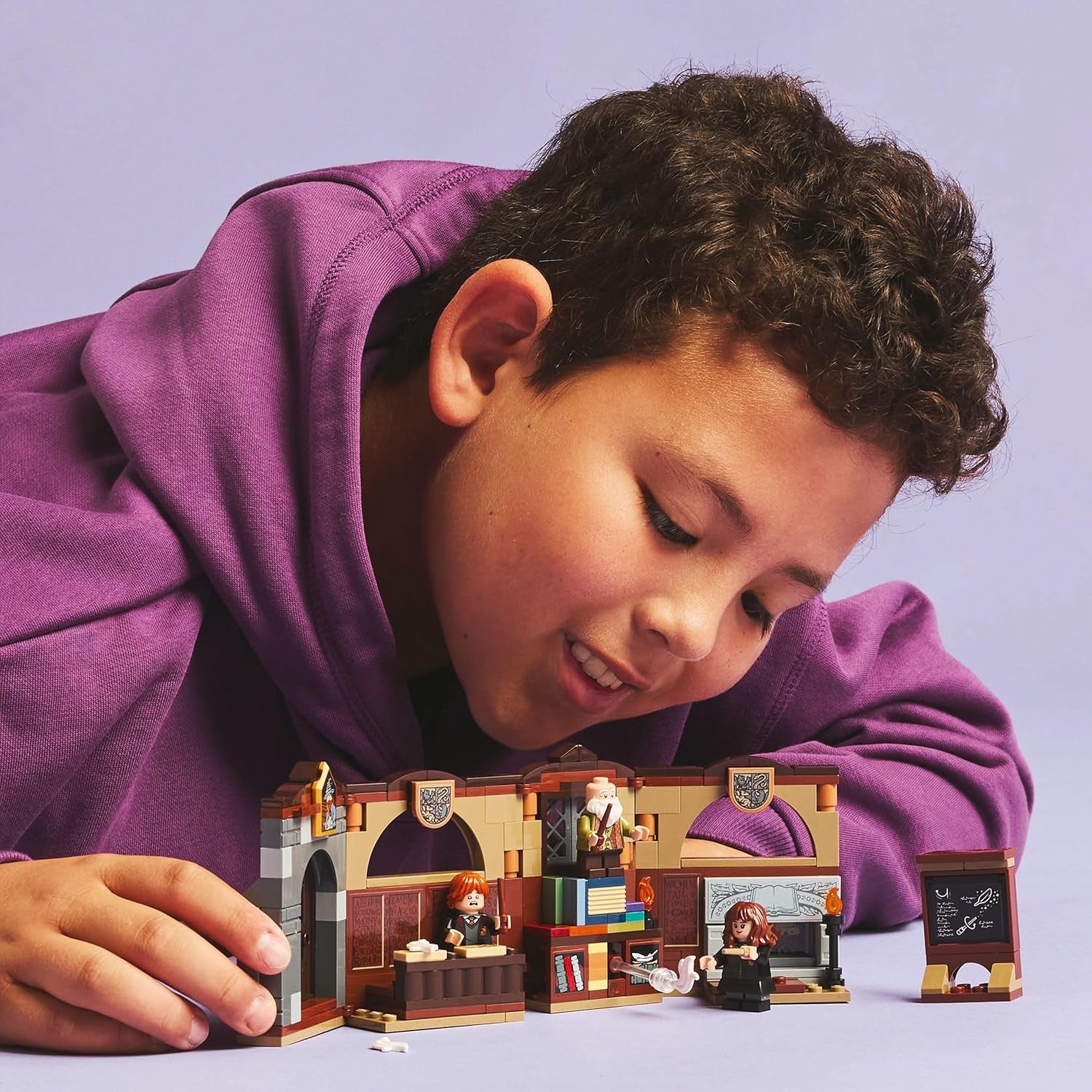 LEGO Harry Potter Schloss Poudlard : Zauberkunstunterricht, set avec 3 figurines, inkl. Hermione Granger & Ron Weasley, Wingardium Leviosa Funktion, Jeu pour filles et jeunes à partir du 8 janvier 76442