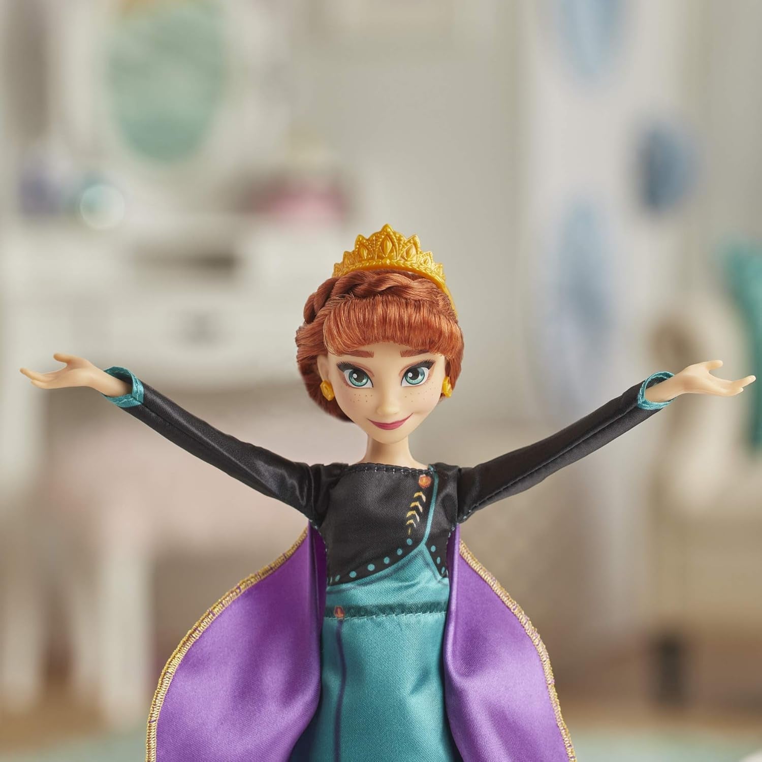 Disney Die Eiskönigin 2 – Puppe Disney Anna Singende (Französisch) im Outfit von Königin – 27 cm