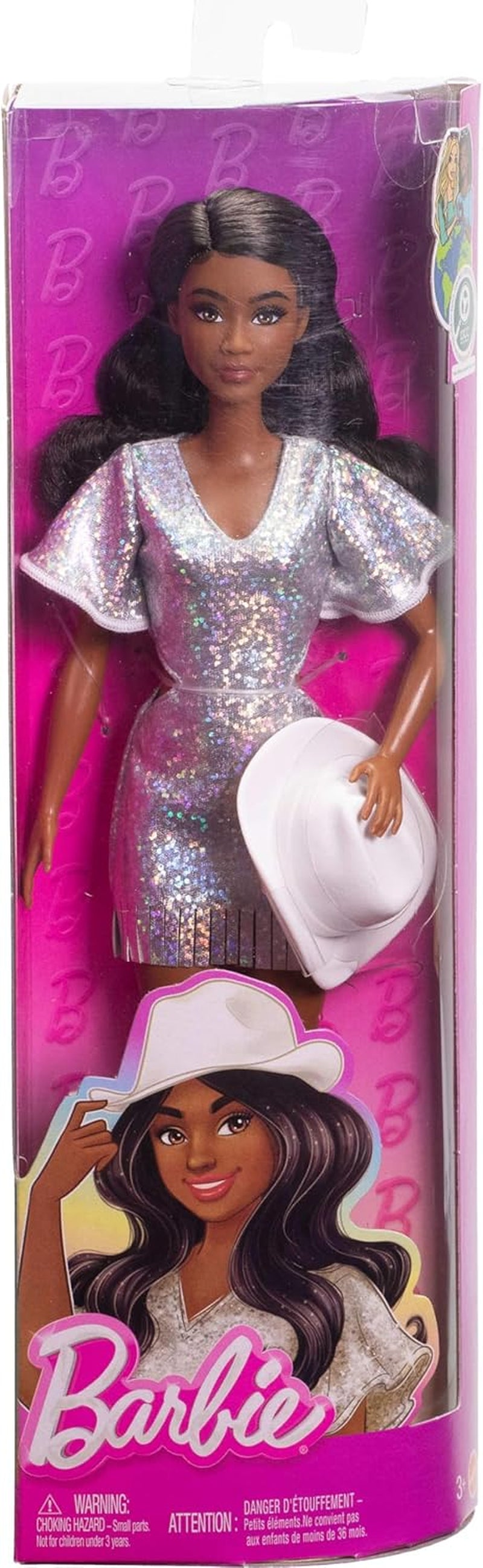 Barbie Fashionistas-Puppe Nr. 239 mit schwarzem Haar und glitzerndem Fransenkleid in Silber mit Western-Accessoires wie Cowboyhut und Stiefeln, HYT95