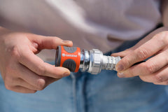 Gardena 39042-M Set de pornire cu cuplaj rapid metalic pentru furtunuri de grădină, cuplaje rapide și accesorii în câteva secunde, 4 piese, inclusiv adaptoare anti-scurgere pentru ștecher și priză