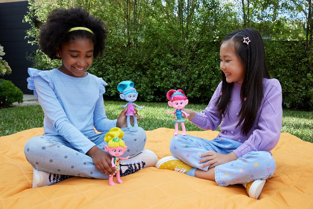Mattel DREAMWORKS TROLLS Gemeinsam Stark – Poupées en chenille à poils longs avec couleur bleu clair Cheveux pour style, lila Stirnband, pour enfants de 3 ans, HNF15