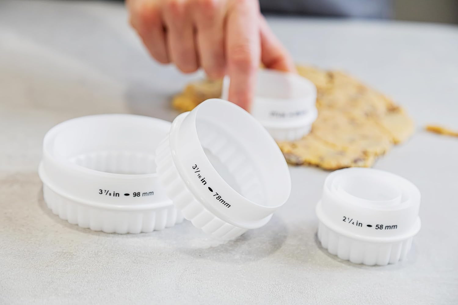 MasterClass Moulin à sel aspect cuivre martelé, moulin à épices en acier inoxydable, mécanisme de broyage en céramique pour une durabilité maximale, 15 cm