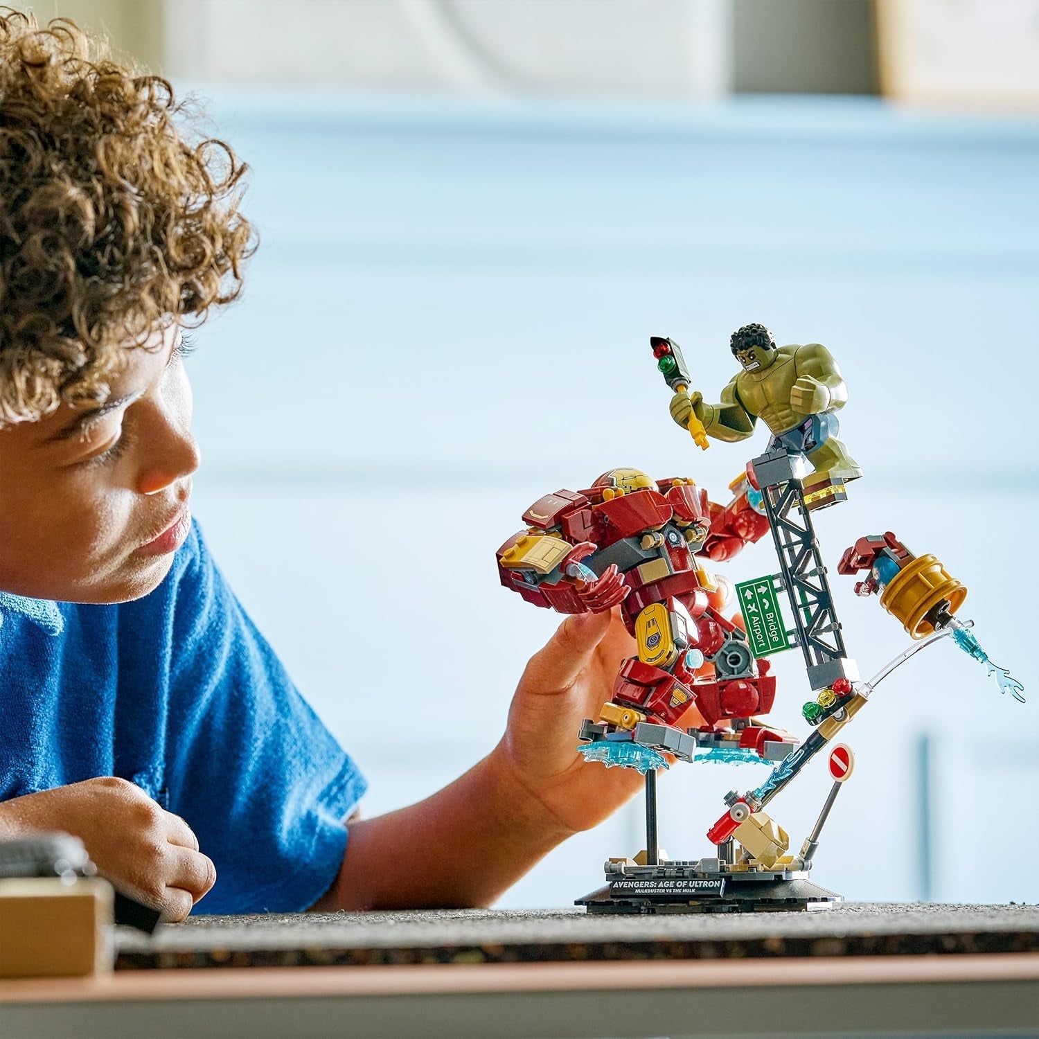 LEGO | Marvel Duell der Giganten: Hulkbuster vs. Hulk - Superhelden Spielzeug mit Actionfigur und 2 Minifiguren, darunter Iron Man - Avengers Geschenk für Jungen ab 9 Jahren, Mädchen und Fans - 76343