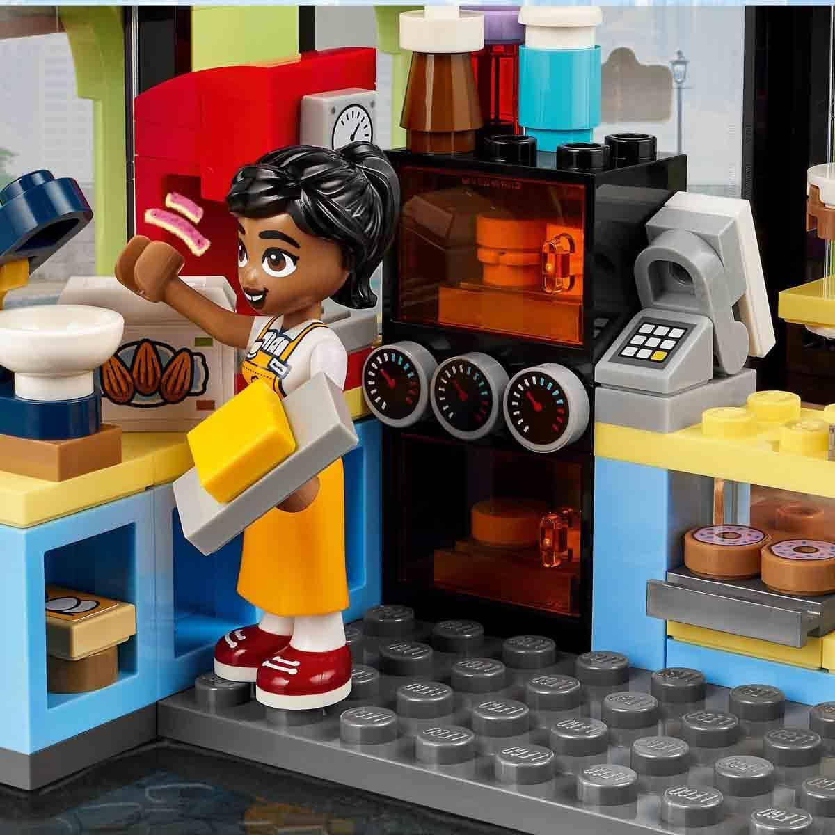 LEGO Friends Heartlake City Café, jouet pour enfants, boulangerie jouet, idée cadeau pour filles et garçons à partir de 6 ans, lot de 3 figurines de jeu et figurine de chien 42618 Jeux de construction Besuche den LEGO-Store