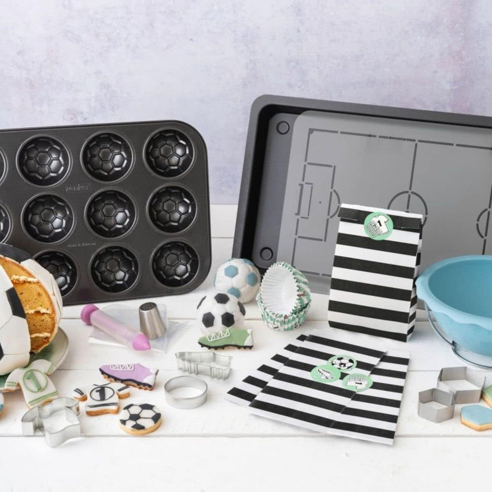 Zenker 12Er Muffinform – Muffinbackblech Für Muffins Und Cupcakes Aus Der Serie Soccer Baking– Hitzebeständiges 12Er Muffinblech Mit Antihaftbeschichtung, Schwarz Moules et plaques pour la pâtisserie Naty Shop