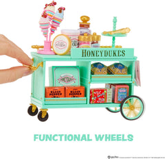 MGA's Miniverse Make It Mini Honeydukes Trolley - Mini-Sammlerstücke Harry Potter, 50+ Teile, Kunstharz-Bastelspiel, Nachgebildete Lebensmittel, Für Sammler & Kinder ab 8, Nicht ESSBAR
