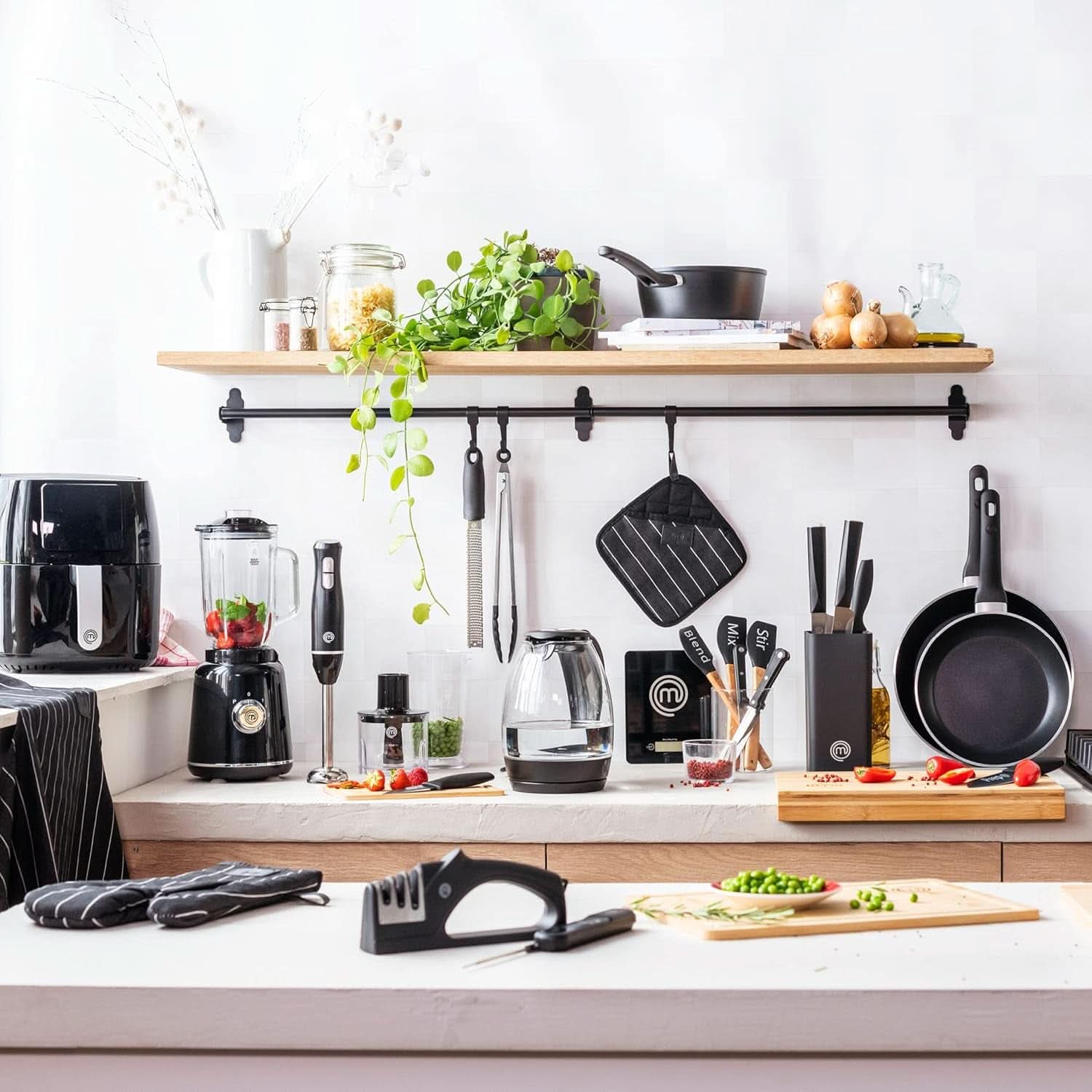 Masterchef Stabmixer, Pürierstab Mit Spritzschutz, Zauberstab Küchengerät, Elektrische Mixstab Hand Blender Mit 2 Speeds, Eintauchfunktion, Spülmaschinenfeste Komponenten, 200W, Schwarz Kitchen Naty Shop