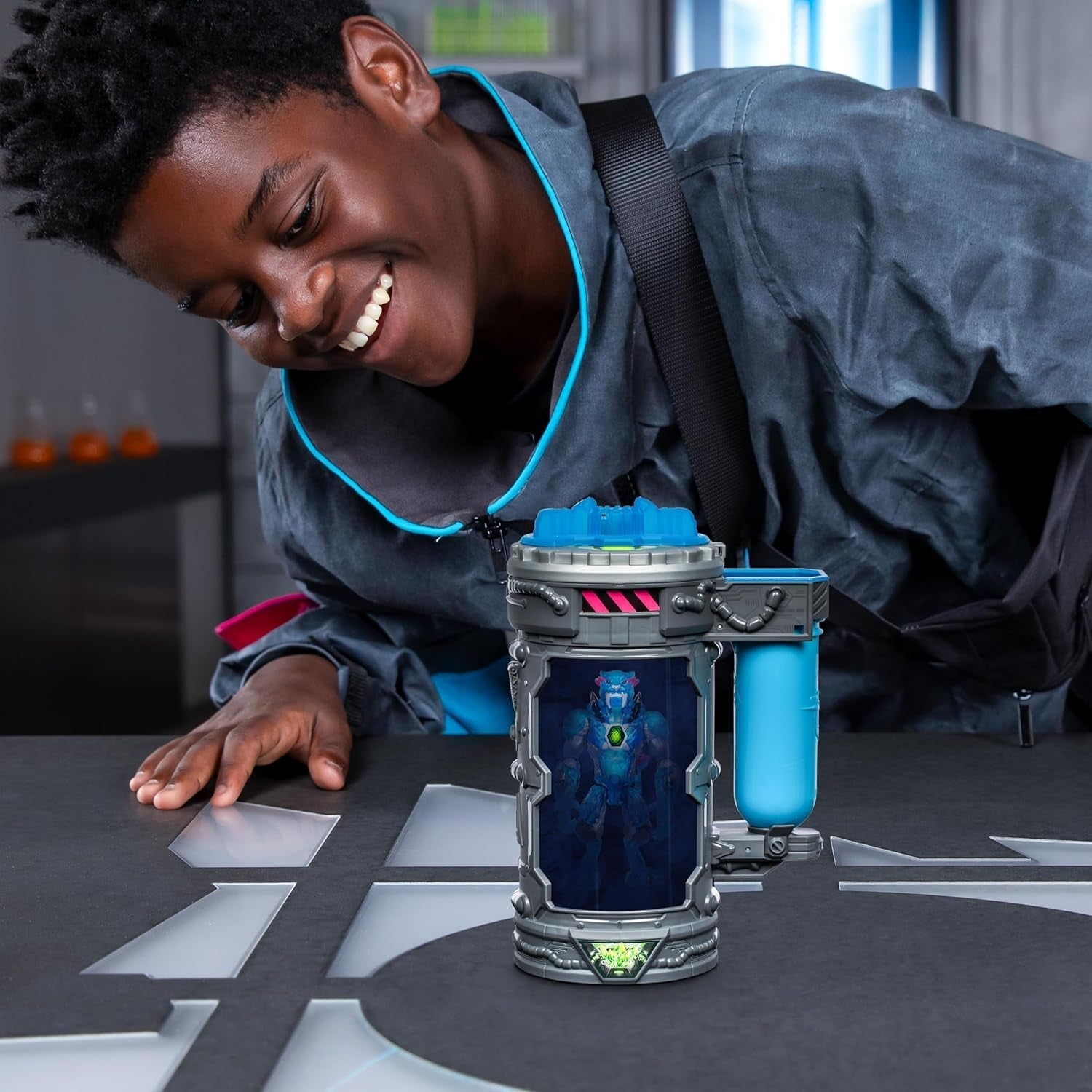 Déménageurs ; Déplacez la bête ultime. Découvrez et créez la figurine Stealth Panther de Mrbeast. 3 à collectionner, Figurines Iconic Panther, Stealth Panther, Metallic Panther Naty Shop