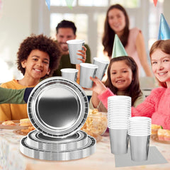 68 Pièces Ensemble de Couverts en Papier Argenté Assiettes en Carton Argenté Gobelets en Papier Serviettes Vaisselle Décorative pour Fête Anniversaire Mariage Nouvel An Fournitures de Fête de Remise des Diplômes