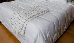 COLAS NORMAND Couette anti-acariens et antibactérienne, légère, 200 X 200 cm, effet longue durée, hygiène parfaite, microfibre, douce et confortable, lavable, française, blanc 53130248 Naty Shop Couettes et Couettes