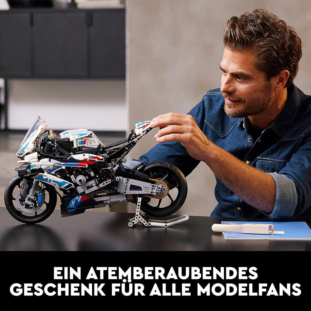 LEGO Technic BMW M 1000 RR Motorrad-Modell, Modellbausatz für Erwachsene, Set als Geschenk zum Basteln für Männer und Frauen, als Home- oder Büro-Deko 42130