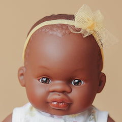Chiot Miniland, 21 cm, fille africaine. Fabriqué en Espagne. Anatomiquement correct. Collection Mon ami et moi, fille africaine