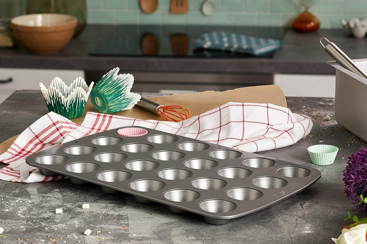 CSB111 Antihaftbeschichtete Mini-Muffinform Mit 24 Löchern Aus Karbonstahl, Edelstahl, Argent, 39,4 X 24,6 X 2,1 cm Moules et plaques pour pâtisserie Naty Shop