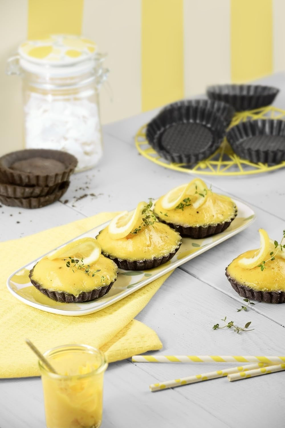 ORIGINAL KAISER Classic plus Obstbodenform 28 Cm, 28,4 X 28,4 X 3,5 Cm & Classic Mini Torteletts 6 Stück, Tartelette Förmchen 10 Cm, Tarteform Klein, Tortelettförmchen Antihaftbeschichte Moules et plaques de cuisson Naty Shop