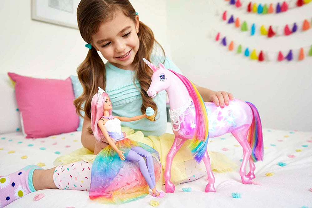 Barbie Dreamtopia Magical Magic Light Unicorn, cu 25+ lumini și sunet, incl. păpușă Barbie și unicorn, cadou pentru copii, jucărie de la 3 ani, GWM78 Papusi Naty Shop