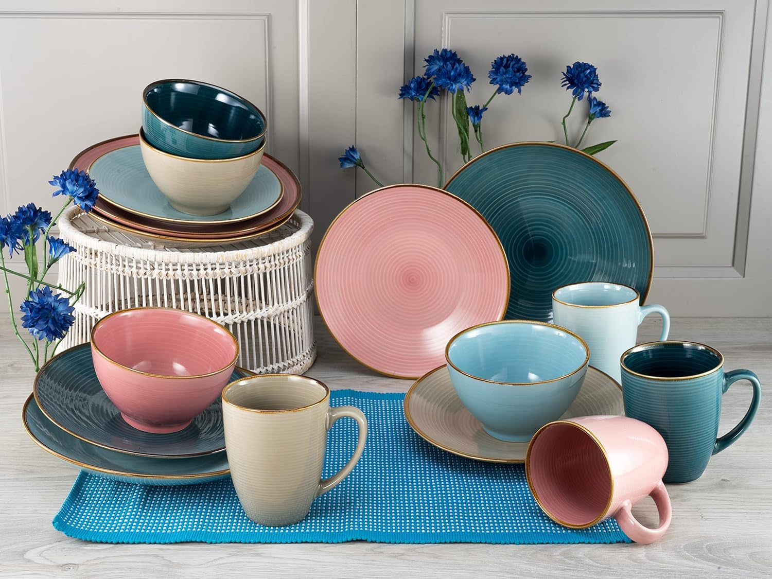 CreaTable, 22506, Série COSY DAY, Service de table 16 pièces pour 4 personnes, Service combiné en porcelaine, Passe au lave-vaisselle et au micro-ondes, Fabrication de qualité