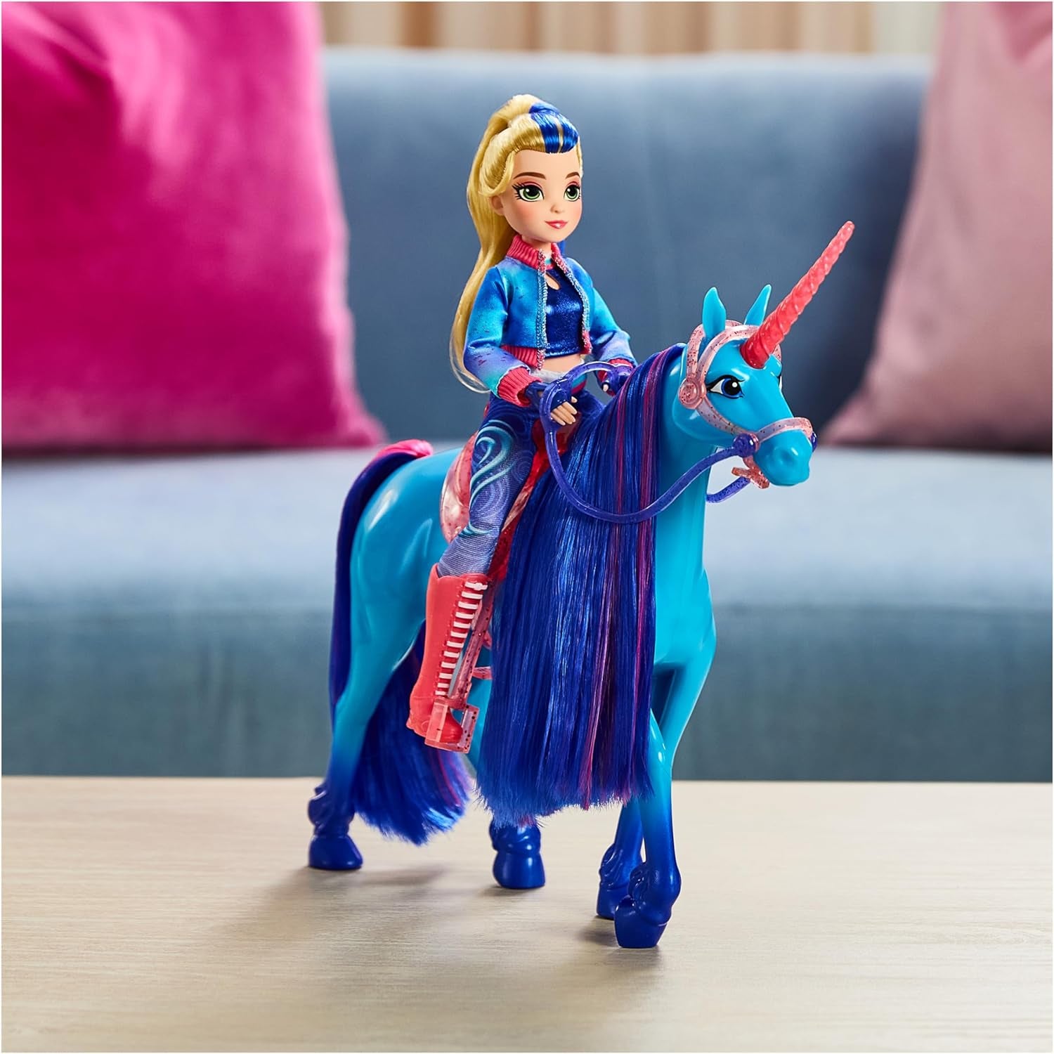 Unicorn River Unicorn Academy - Licorne Isabel originale de 28 cm de haut de la série Netflix, avec crinière et queue réelles, bride, selle et brosse amovibles, pour les enfants à partir de 4 ans