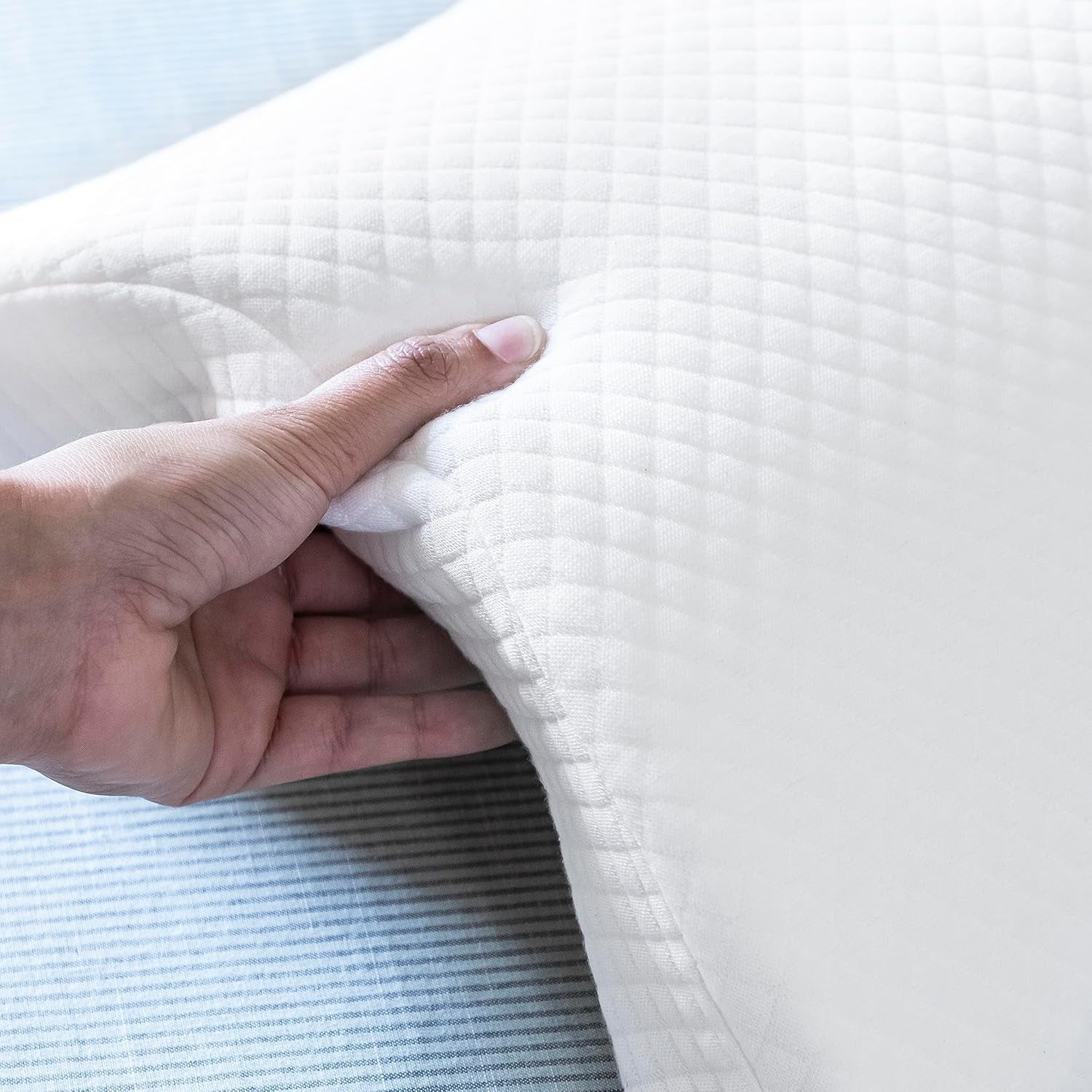 InnovaGoods - Pernă cervicală vâscoelastică pentru cupluri, Design ergonomic pentru relaxare în cuplu, Spumă cu memorie pentru ameliorarea presiunii, Husă detașabilă, Alb, 36 x 12,5 x 30,5 cm, Spumă cu memorie