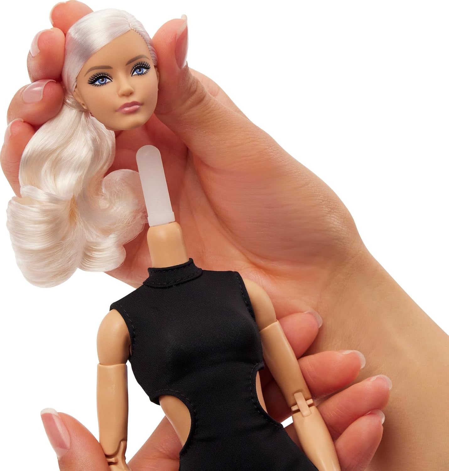 Barbie Basics - Poupée de collection modèle 2 avec cheveux blonds, mini robe noire et bottes de gladiateur, taille unique, corps articulé et tête interchangeable, JBH71