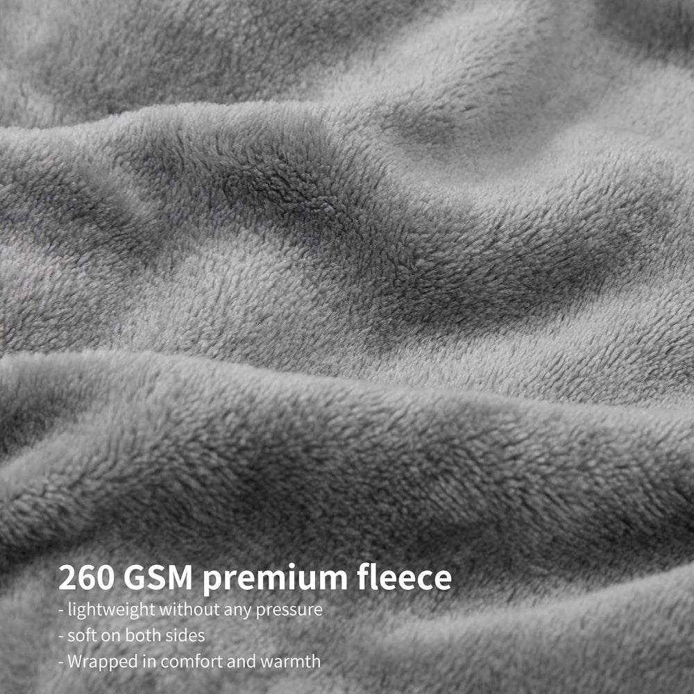Aisbo Couverture douillette Couverture moelleuse Gris - Couverture polaire 150 x 200 cm XL Couverture de canapé chaude, couverture de vie confortable gris clair douce comme couverture de salon Couverture de canapé pour lits et couvertures d'hiver Besuche den Aisbo-Store