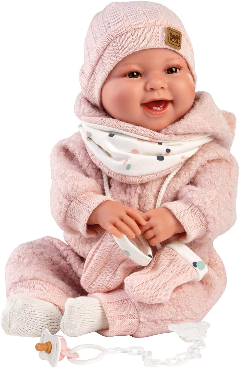 Llorens 1018480 Babypuppe Tala, aux yeux marron et au corps doux, Baby Puppe inkl. flauschigem rosa Tenue d'hiver, Schnuller, Schnullerkette, 44 cm