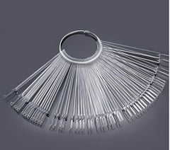 50pcs anneaux de pointe d'art d'ongle, plaques transparentes de couleur, bâtons d'anneau d'affichage de vernis à ongles, pratique de salon de manucure, affichage de pointe d'ongle pour l'affichage et la pratique de bricolage d'art d'ongle