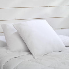 Bleu Câlin Lot de 2 Oreillers au Confort Ferme "Alaska", Super Garnissage, Enveloppe Percale 100% Coton, Blanc, 65 X 65 cm Forme Carrée Naty Shop Oreillers Standard Forme Carrée 65 X 65 Cm