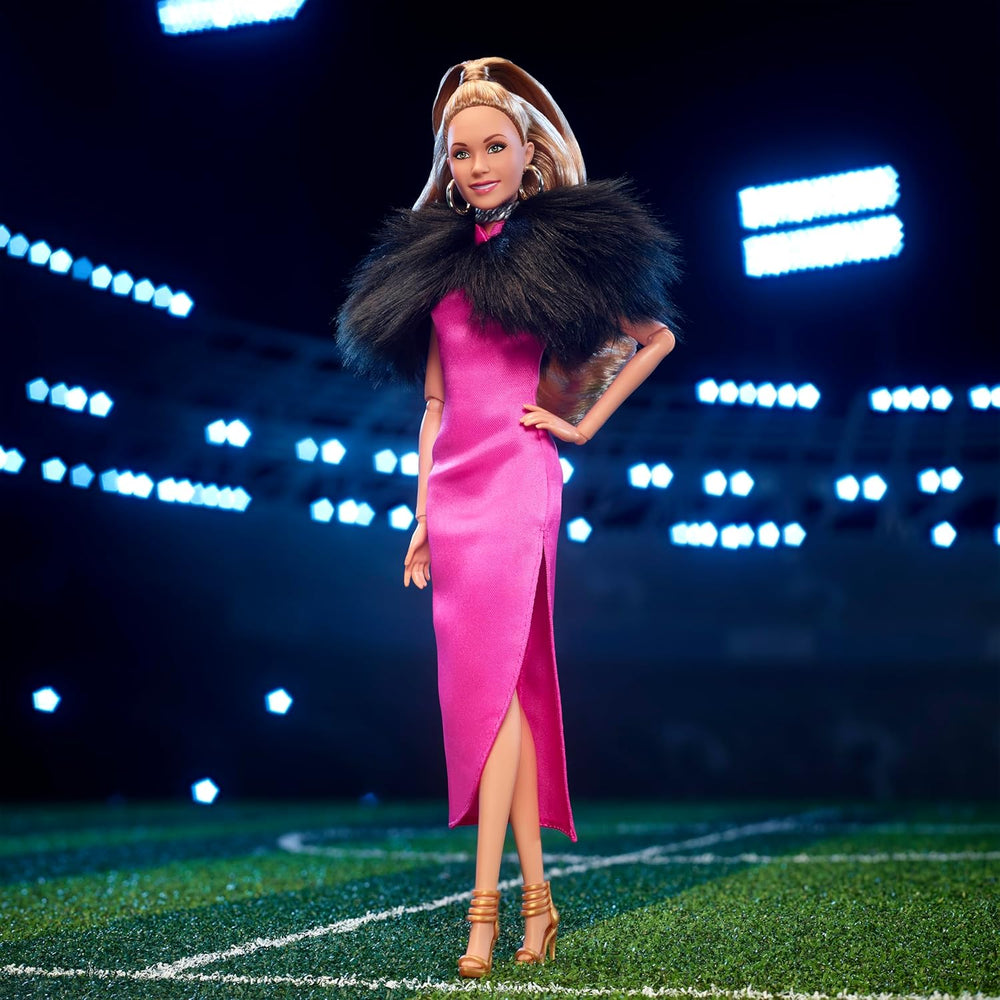 BARBIE Keeley Jones - Poupée de collection inspirée de Ted Lasso, robe midi en soie rose vif, talons hauts dorés, cape noire, boucles d'oreilles créoles dorées, sac rose, à partir de 3 ans, HJW92
