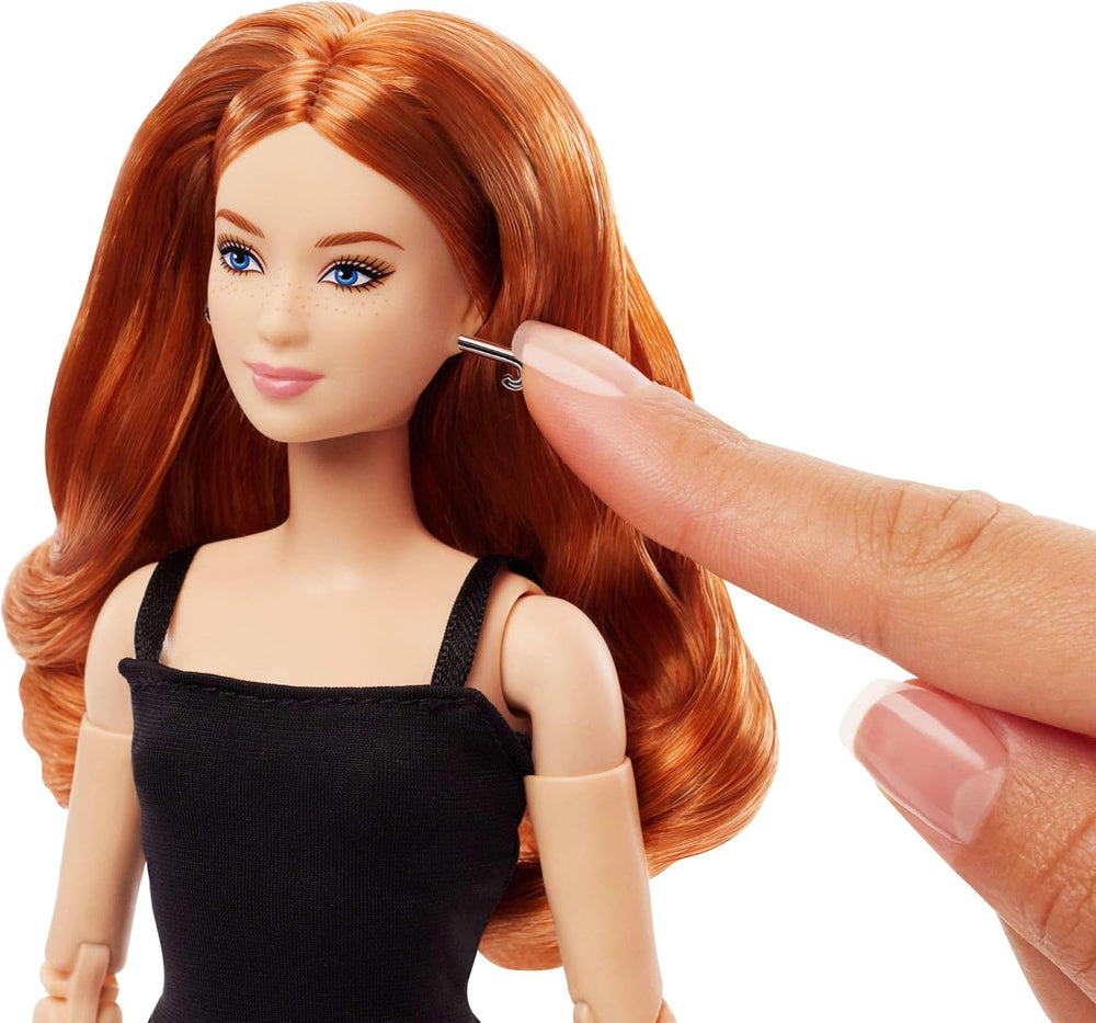 Barbie Basics - Poupée de collection modèle 4 avec boucles rouges, mini robe et bottes noires, taille unique, petit corps articulé et tête interchangeable, JBH74