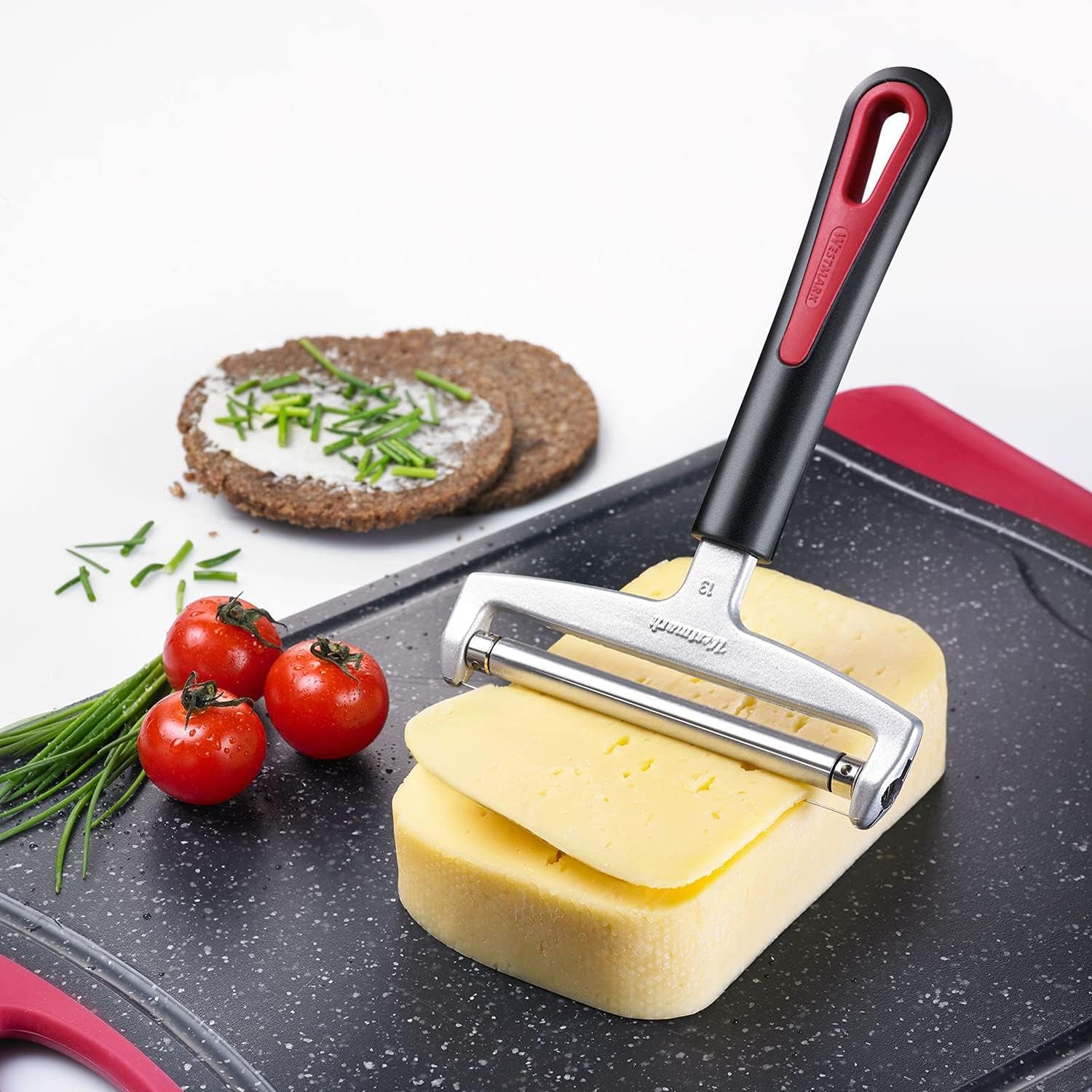 Trancheuse à fromage Westmark avec rouleau et fil de coupe remplaçable, épaisseur de coupe variable, largeur : 12 cm, acier inoxydable/aluminium/plastique, noir/rouge, 29272260, 17 x 12 x 2 cm