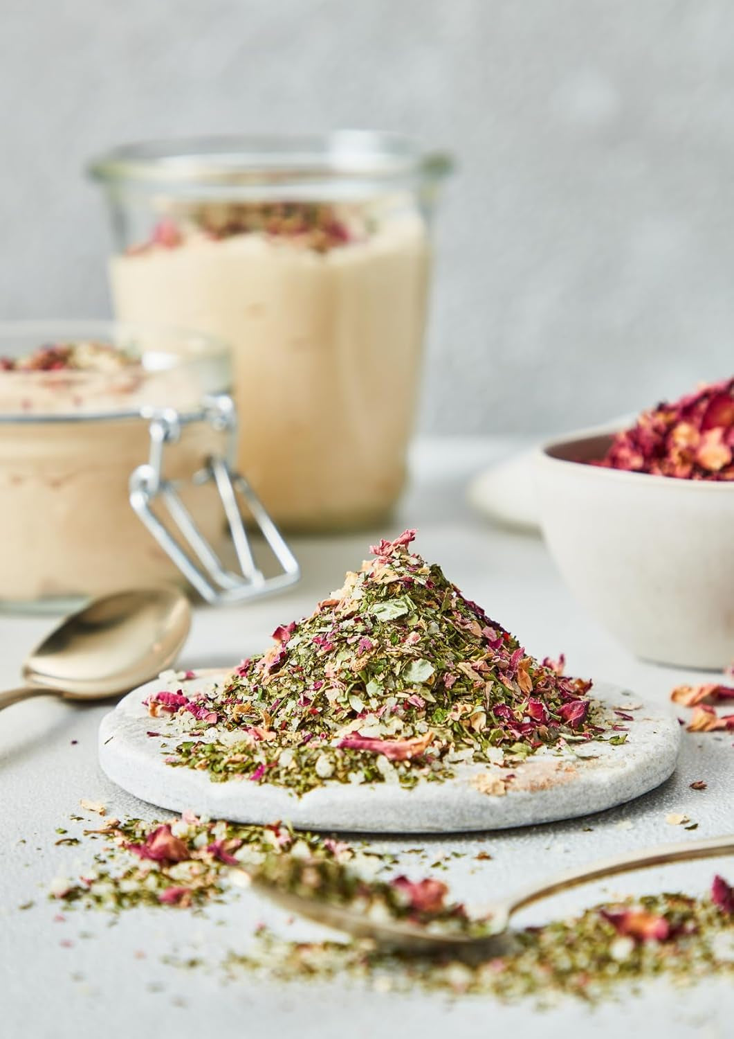 Fuchs Gewürze - Blumiges Kräutersalz | Gewürzsalz avec Rosenblütenblättern, Minze & Salz | Verfeinert Gemüse et Pasta-Gerichte | 45 g dans du wiederverschließbaren Gewürzglas