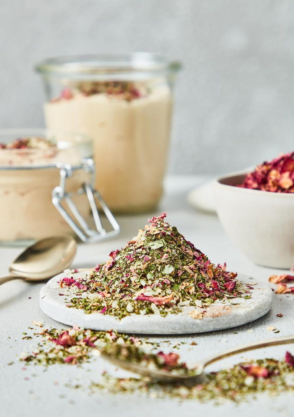 Fuchs Gewürze - Blumiges Kräutersalz | Gewürzsalz avec Rosenblütenblättern, Minze & Salz | Verfeinert Gemüse et Pasta-Gerichte | 45 g dans du wiederverschließbaren Gewürzglas