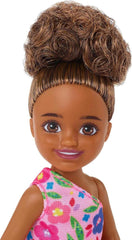 Barbie Chelsea Club – HGT07 – Poupée Articulée Fille Métisse Fleur Rose 15 cm