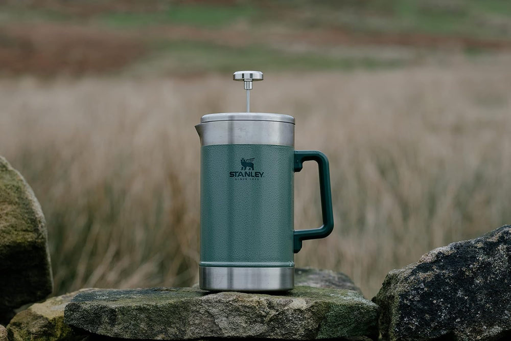 STANLEY Classic Stay Hot Coffee Press 1,4 L Hammertone Green - Garde le café chaud pendant 4 heures - Sédiment minimal - Presse à café intégrée en acier inoxydable - Sans BPA - Passe au lave-vaisselle